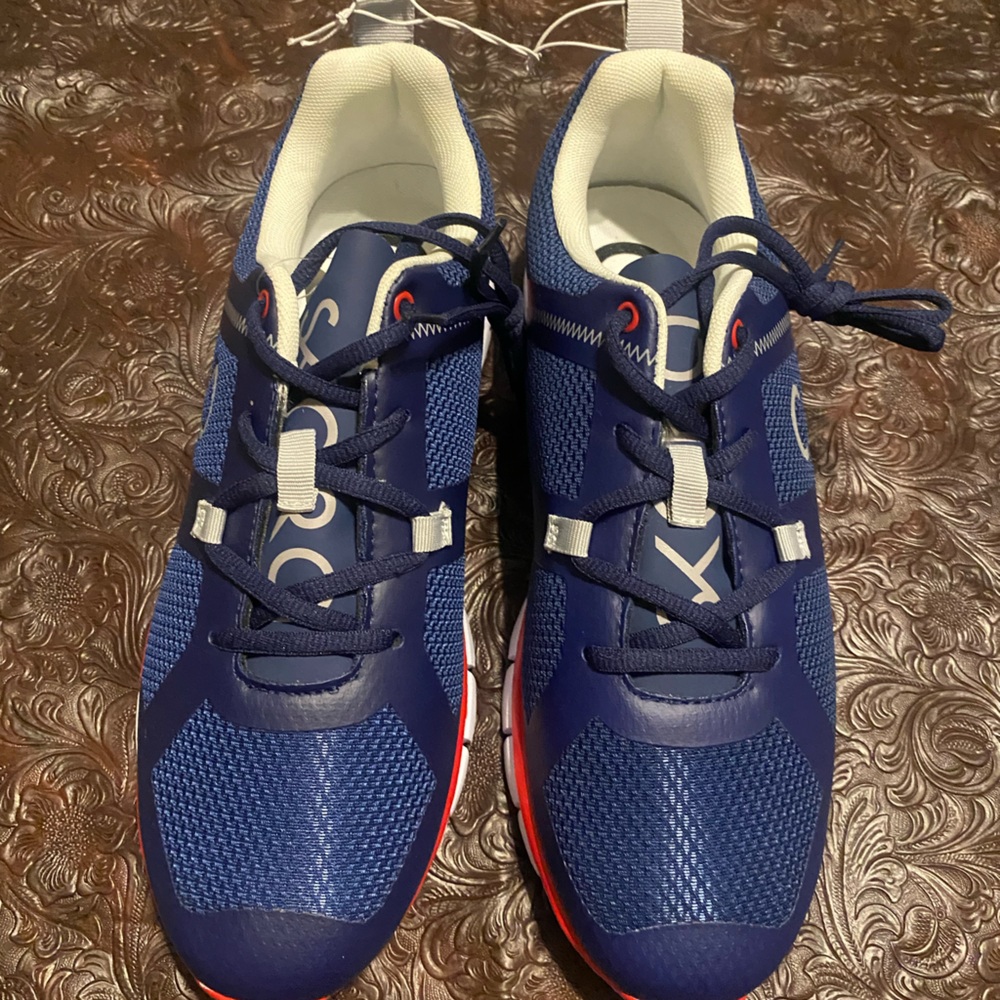 Skora running shoes